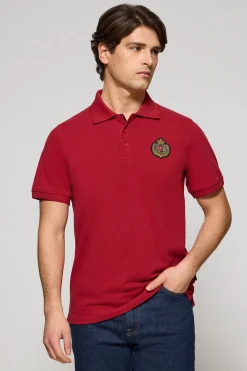 Polo Nautic rojo con detalle de parche naútico en el pecho