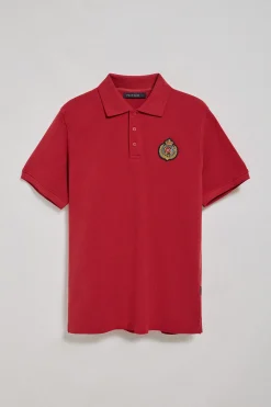 Polo Nautic rojo con detalle de parche naútico en el pecho