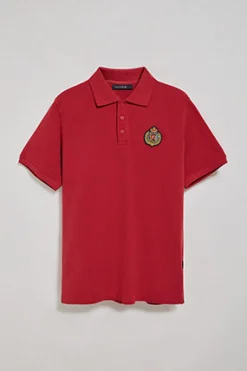 Polo Nautic rojo con detalle de parche naútico en el pecho