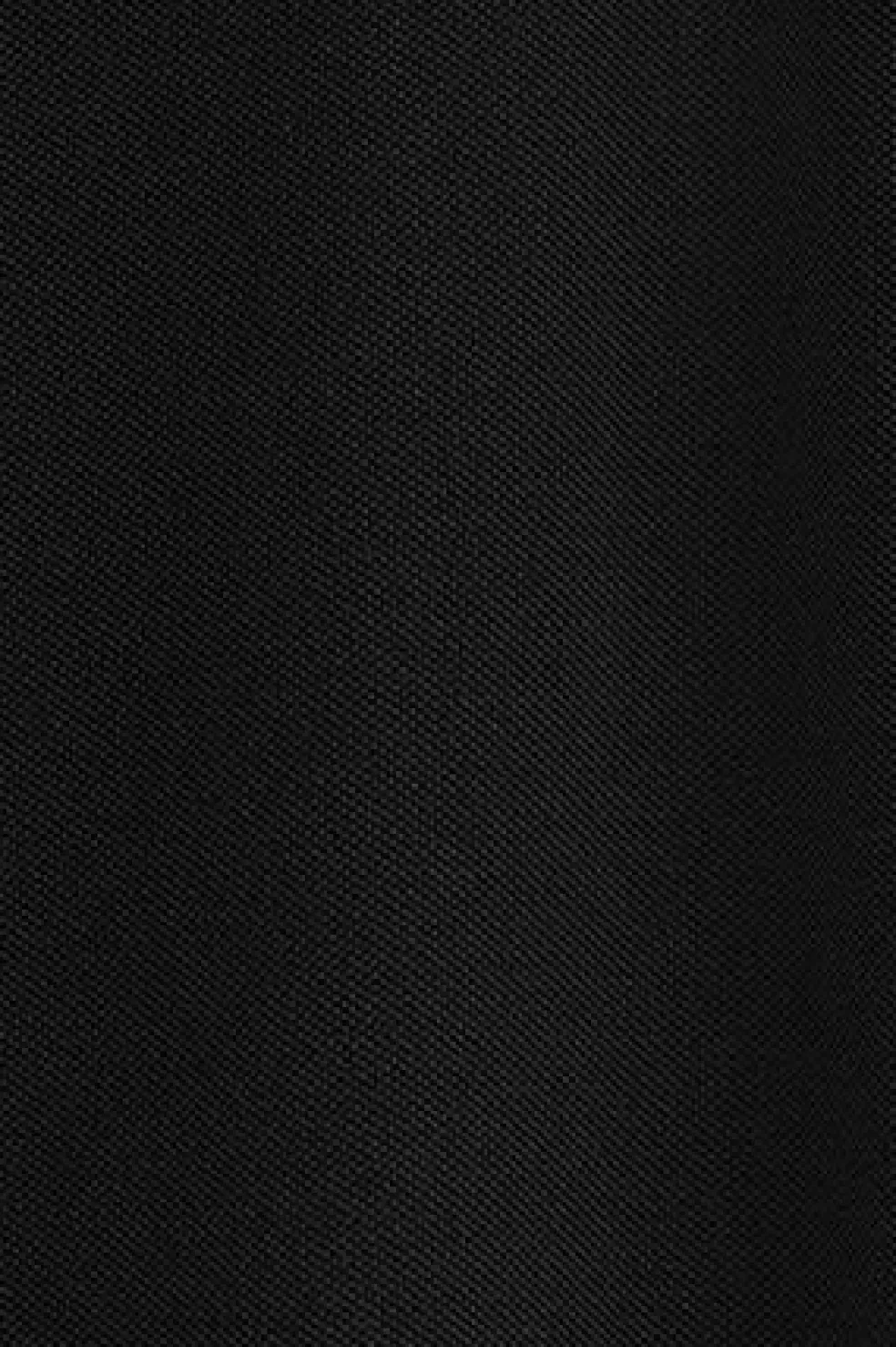Polo negro de manga corta y dos botones con detalle en el pecho