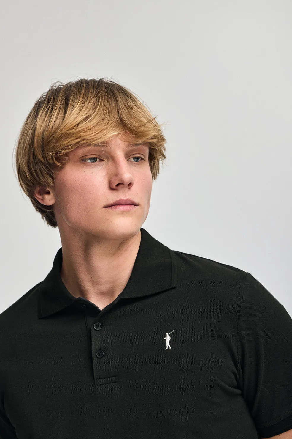 Polo negro de manga corta y tres botones con logo bordado Rigby Go