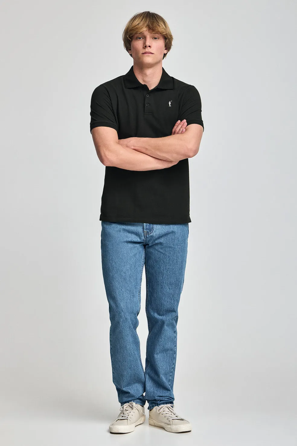 Polo negro de manga corta y tres botones con logo bordado Rigby Go