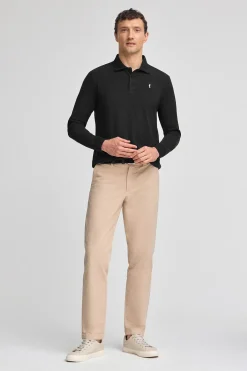 Polo negro de manga larga de tres botones y bordado Rigby Go