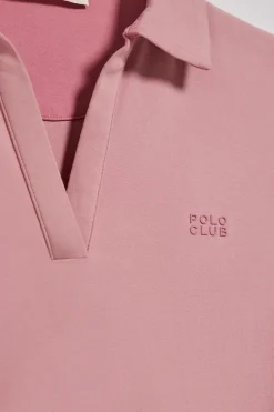 Polo Pedraza sin botones rosa empolvado con logo engomado Polo Club