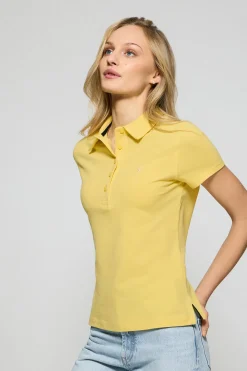 Polo Pereira amarillo suave lodo de cinco botones con bordado Rigby Go