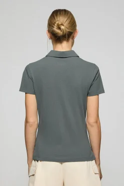 Polo Pereira gris piedra de cinco botones con bordado Rigby Go