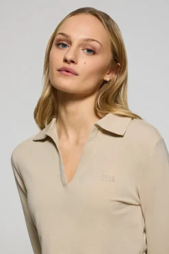 Polo Pia beige sin botones con logo Polo Club engomado