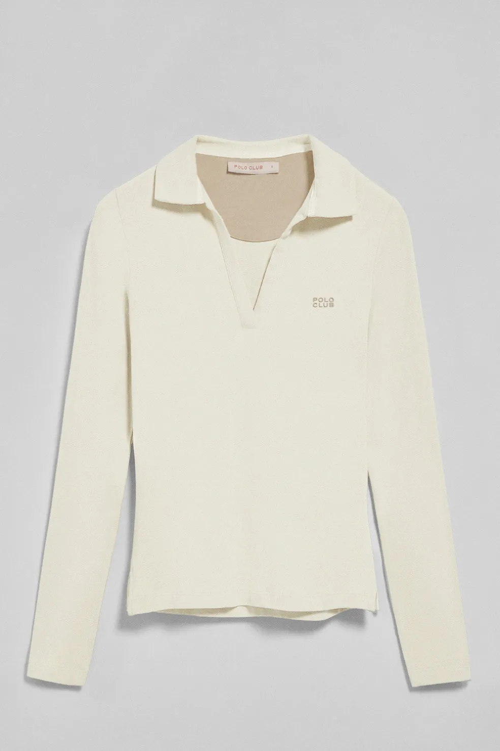 Polo Pia color crudo sin botones con logo Polo Club engomado