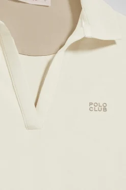 Polo Pia color crudo sin botones con logo Polo Club engomado