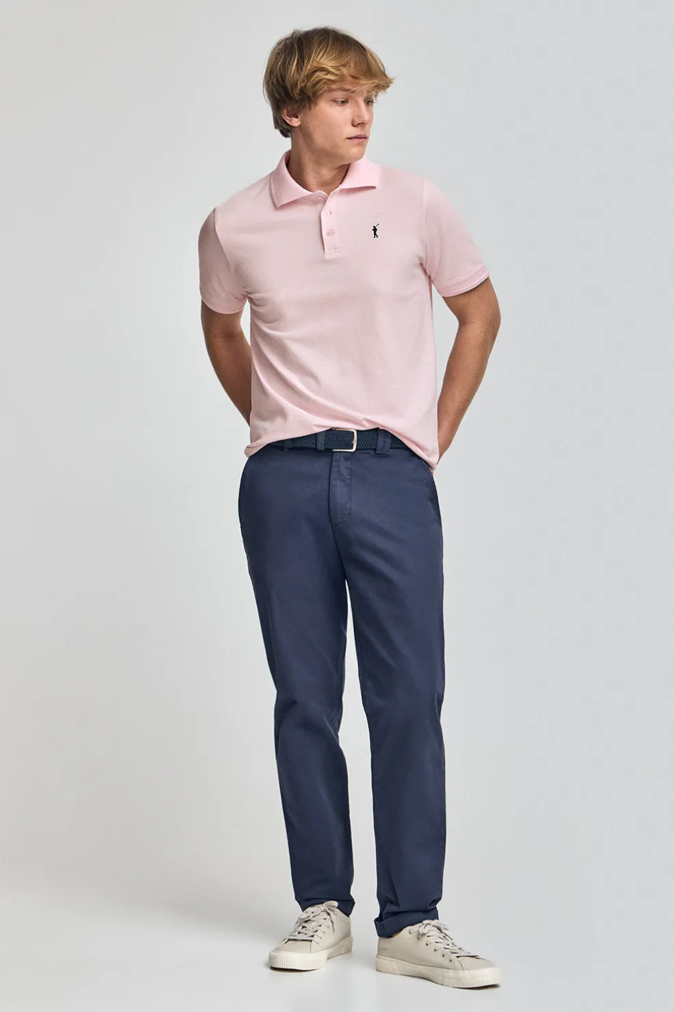 Polo rosa de manga corta y tres botones con logo bordado Rigby Go