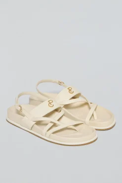 Sandalia beige de tiras Allegra tipo bio con detalle metálico