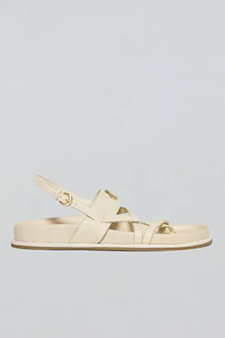 Sandalia beige de tiras Allegra tipo bio con detalle metálico
