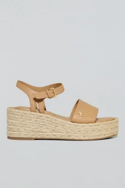 Sandalia de cuña taupe de yute Aurora con detalle metálico
