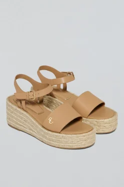 Sandalia de cuña taupe de yute Aurora con detalle metálico