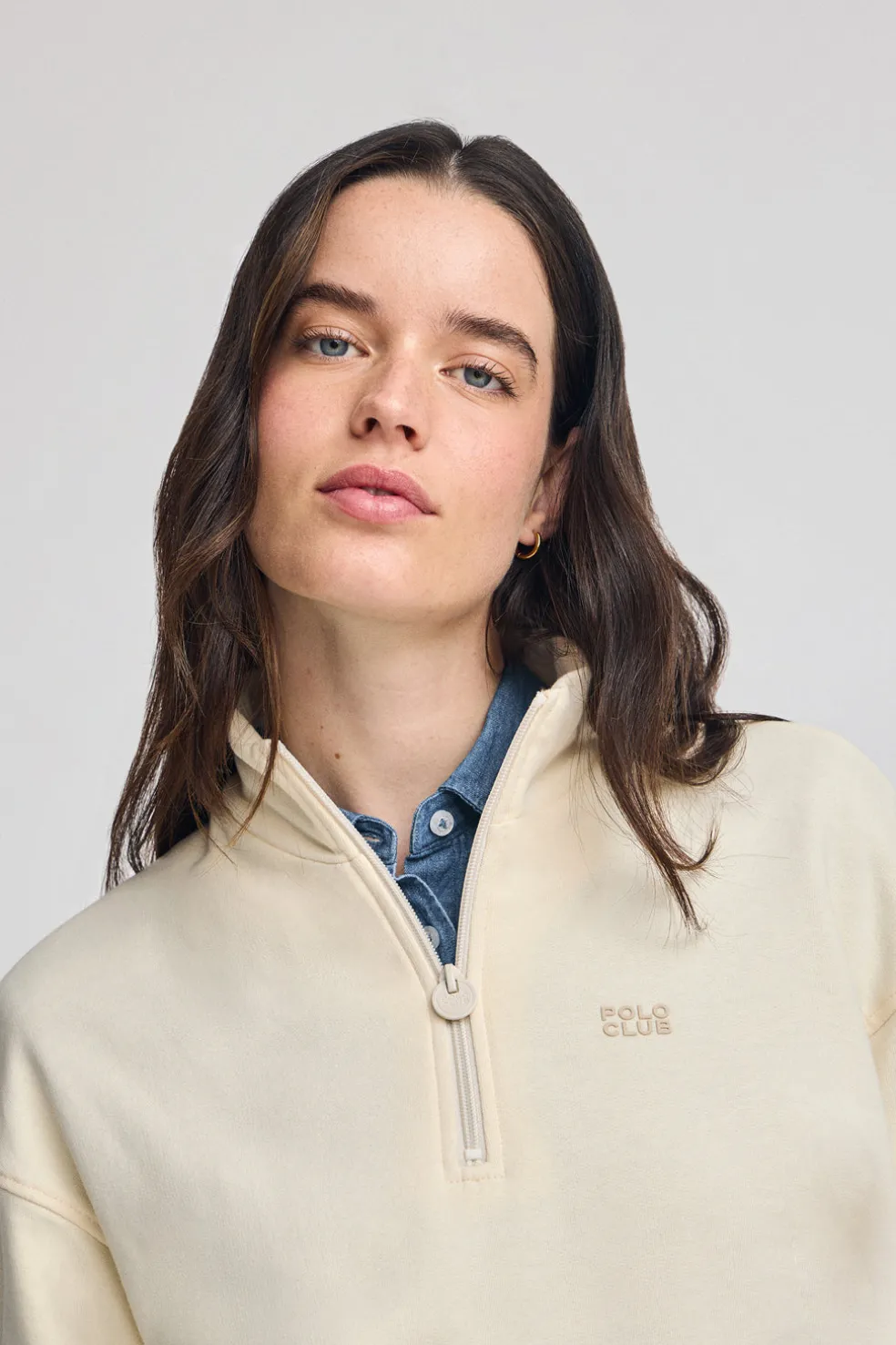 Sudadera color crudo boxy fit con logo engomado Polo club