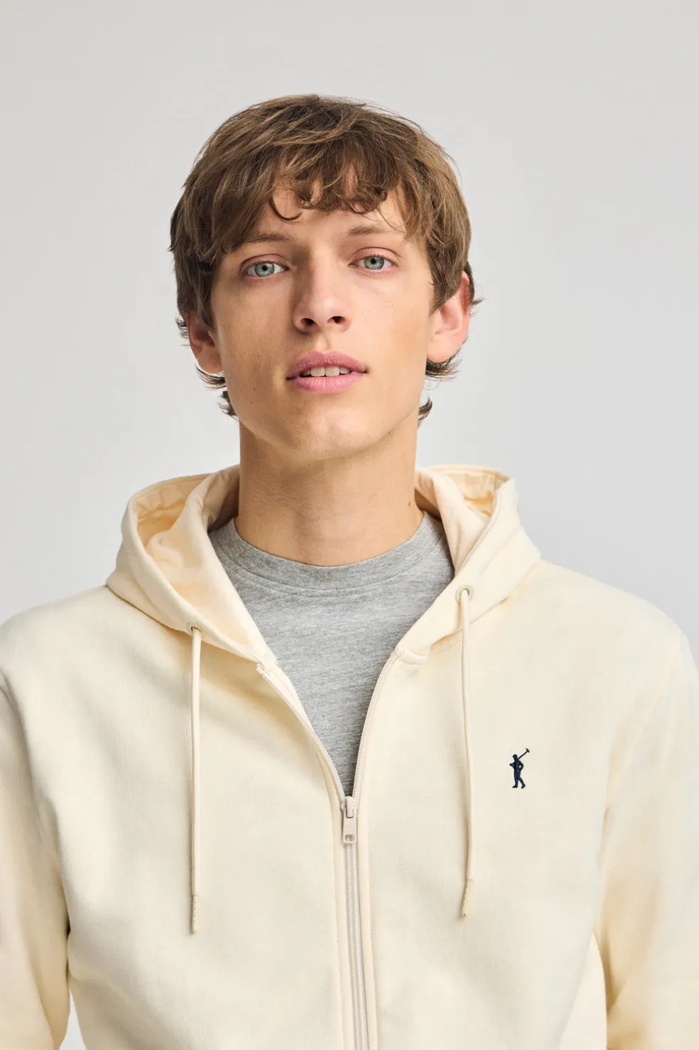 Sudadera color crudo con capucha y cremallera con logo Rigby Go