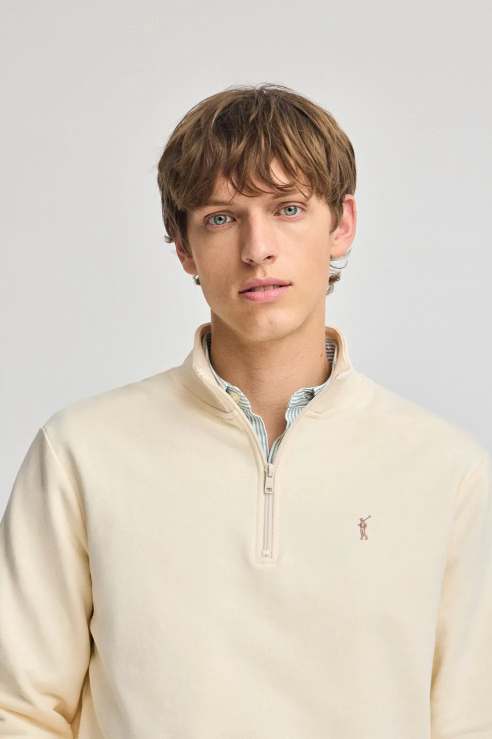 Sudadera color crudo de media cremallera y bordado Rigby Go