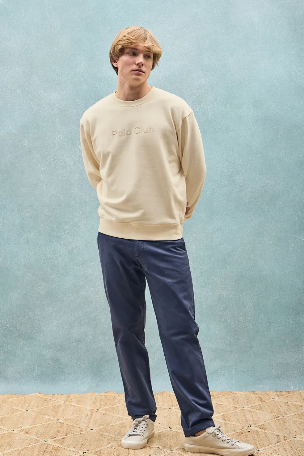 Sudadera color crudo oversize de cuello redondo con logo Minimal Combo