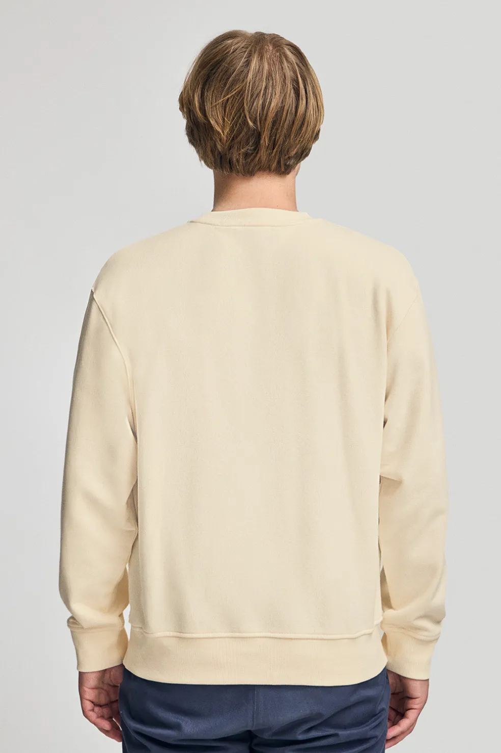 Sudadera color crudo oversize de cuello redondo con logo Minimal Combo