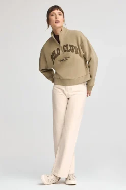 Sudadera marron claro con cuello alto y logo Established 2012 Polo Club