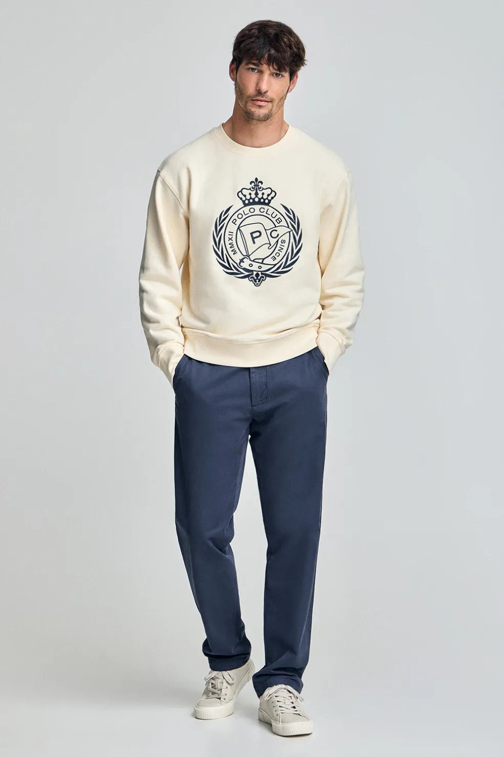 Sudadera Saddie color crudo con gráfico náutico bordado