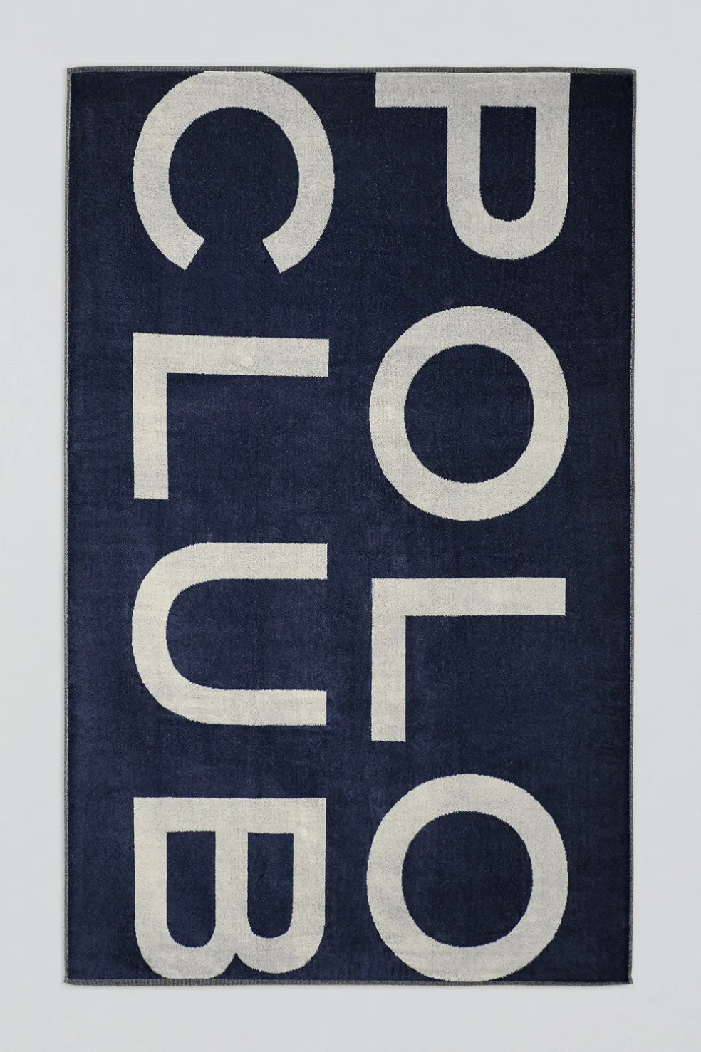 Toalla azul marino de rizo Antibes con logotipo