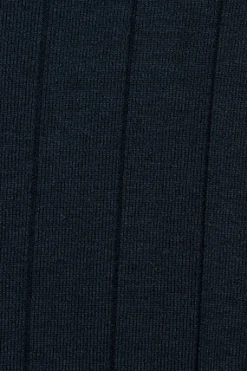 Vestido azul marino acanalado de tirantes con botón nacarado