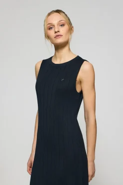 Vestido azul marino largo y acanalado con monograma bordado