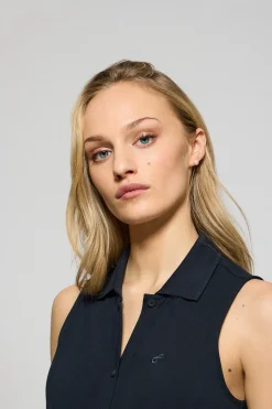 Vestido azul marino sin mangas abotonado con monograma bordado