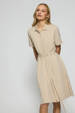 Vestido beige abotonado con bordado PC