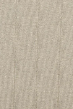 Vestido beige largo y acanalado con monograma bordado