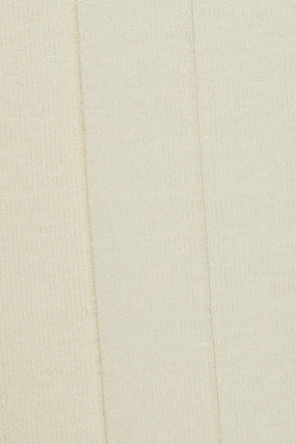 Vestido color crudo acanalado sin mangas con botón nacarado