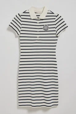 Vestido color crudo de rayas y cuello de polo con parche náutico