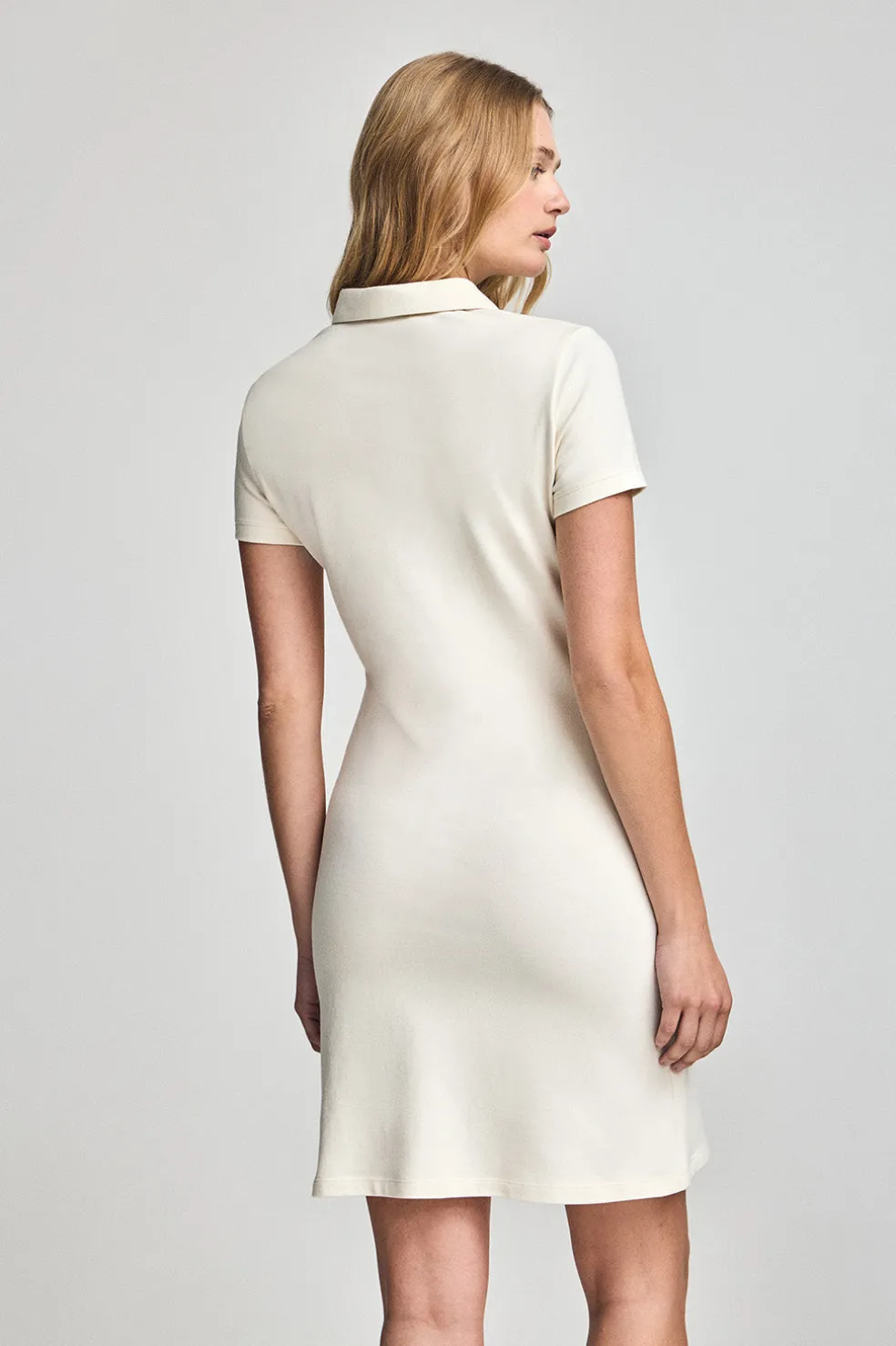 Vestido polero color crudo con logo Rigby Go