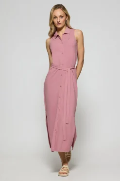 Vestido rosa empolvado sin mangas abotonado con monograma bordado