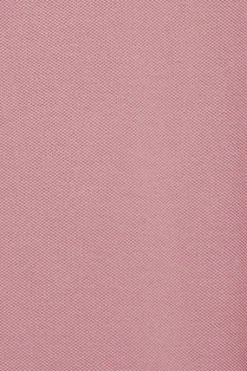 Vestido rosa empolvado sin mangas abotonado con monograma bordado