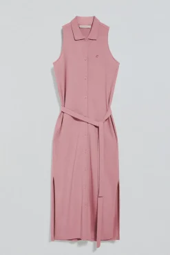 Vestido rosa empolvado sin mangas abotonado con monograma bordado