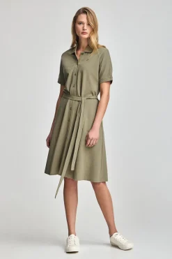 Vestido verde abotonado con bordado PC