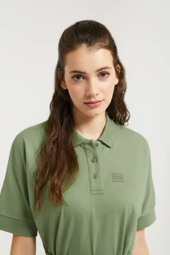 Vestido verde con manga dolman y bordado al tono
