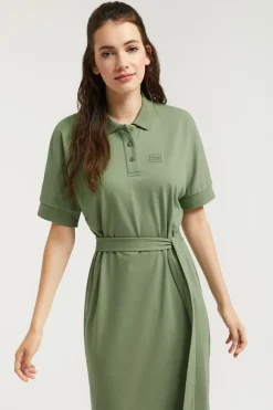 Vestido verde con manga dolman y bordado al tono