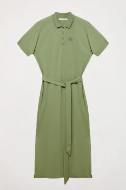 Vestido verde con manga dolman y bordado al tono