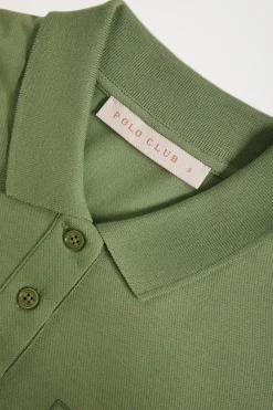 Vestido verde con manga dolman y bordado al tono